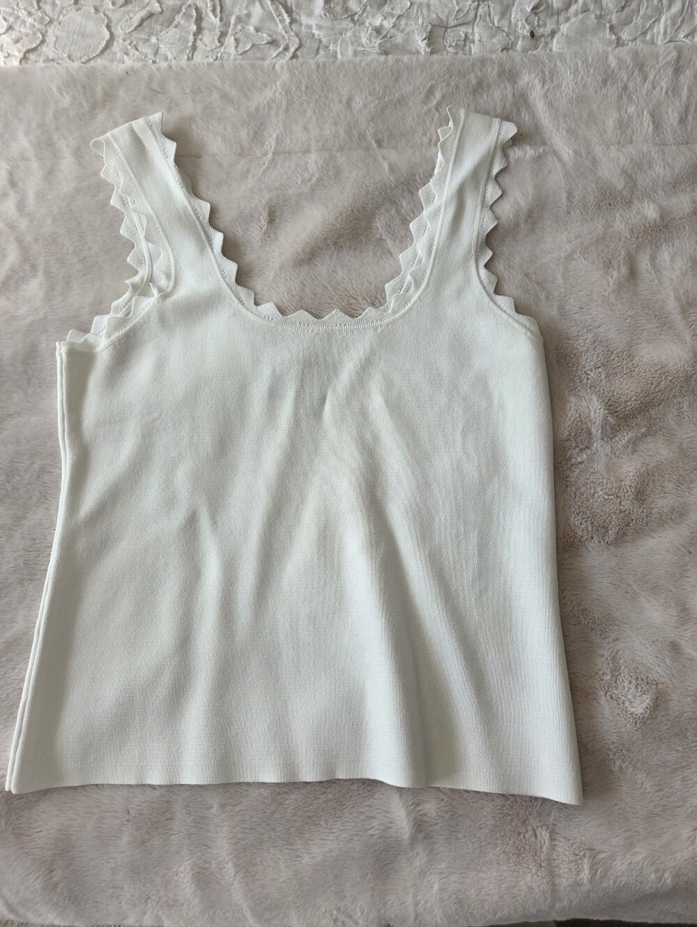 Tuckernut XL White Scallop Neck Tank Top - Picture 5 of 7